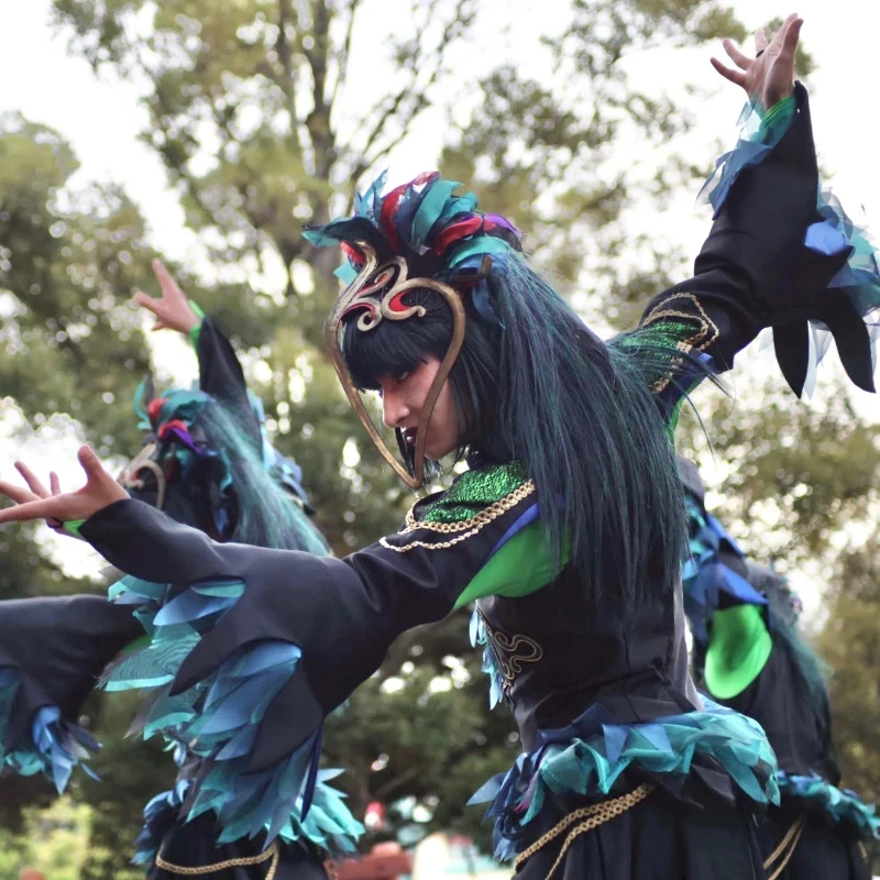 東京ディズニーランド Into the Frenzy カラスダンサー · narikiri