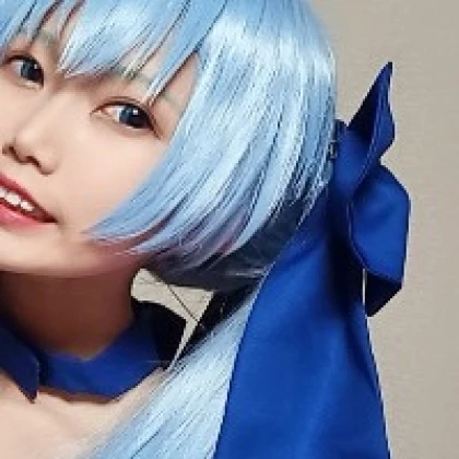 ヨシダアヤカ